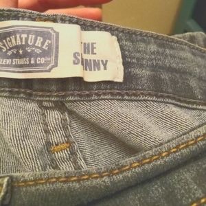 Women's signature Levi's the skinny jeans